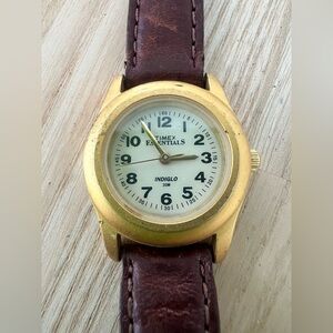 Vintage timex essentials ladies gold tone brown leather dress watch NEW BATTERY